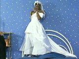 ショートヘアの黒人スワロフスキー・フロイラインの花嫁 snapshot 12
