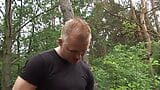 Une salope blonde se fait baiser dans le bois snapshot 14
