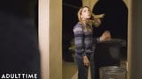 Adulto lésbica adolescente - Kristen Scott espreita no casal snapshot 3