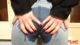 Konnte es kaum erwarten und pisste in Jeans snapshot 9