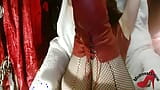 MaîtresseOnline dans des bottes rouges et des collants en résille snapshot 9