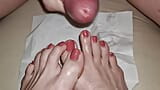 Éjaculation sur les pieds nus snapshot 3