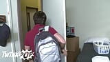 Tucker Scott abaixa o laptop e começa a foder seu colega de quarto, Brandon Wilde - TWINKPOP snapshot 2