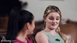 Girlsway - la sexy tardona Sheena Ryder mente per scopare una babysitter snapshot 5