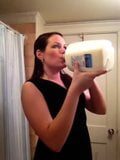 Wanita amatur mencuba cabaran susu.. snapshot 7