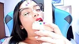 Une latina excitée et pulpeuse baise sa chatte rose rasée jusqu’à l’orgasme snapshot 9