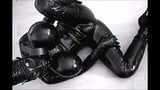 Rubber BI Boy Breathcontrol - M fetish videografie snapshot 6