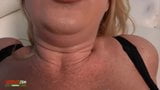 Milf zieht sich fur mich aus und schleift an meinem Schwanz snapshot 19