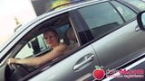 Conducir un coche desnudo en Berlín + follar - claudia swea date66.com snapshot 3