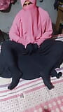 Krótkie wideo Satar Majhabi Mumin Ta'lim. Burka, Niqab, Haat Muz ubrany w piękne uczucie znalazł szczęśliwe medium snapshot 7
