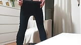 Eu uso leggings e saltos para dar as boas-vindas ao cara da pizza snapshot 6