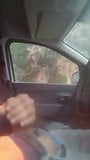 Doręczyciel szarpie się w swojej furgonetce snapshot 18