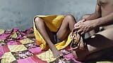 Seks India. Istriku membangunkanku di malam hari untuk bercinta snapshot 2