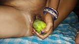 Người phụ nữ Ấn Độ và một quả dưa chuột. Khira làm tình với rau snapshot 4