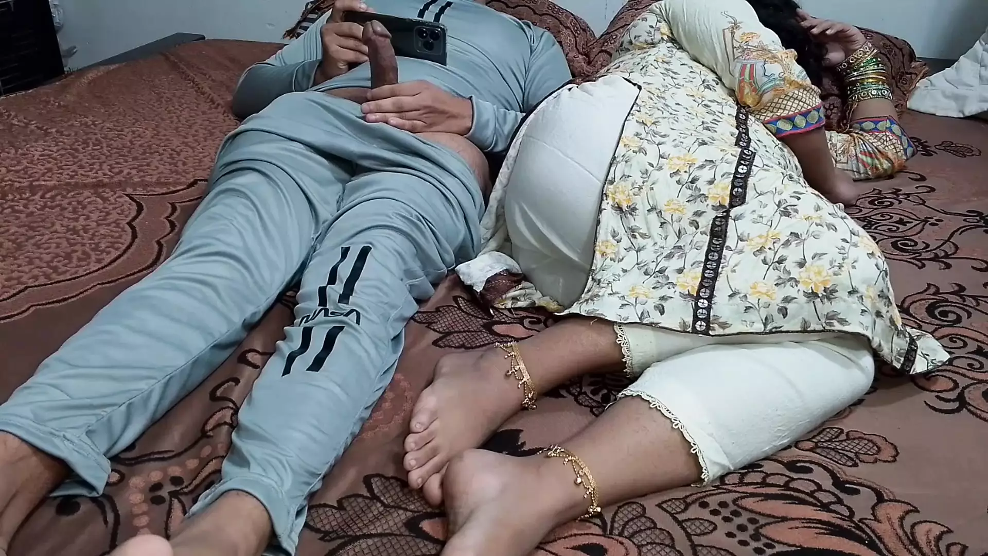 พบแม่เลี้ยงไม่พอใจ - แม่เลี้ยง Desi อินเดียและลูกเลี้ยงในห้องนอนหนึ่งห้อง