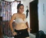 Tetona Bailando en Falda y Bra snapshot 1