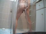 Gran bate de madera en el culo debajo de la ducha con enema snapshot 11