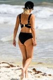 Ashley James - plage de bikini en Espagne snapshot 10