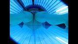 Begleite mich ins Solarium mit Pisseinlage snapshot 14