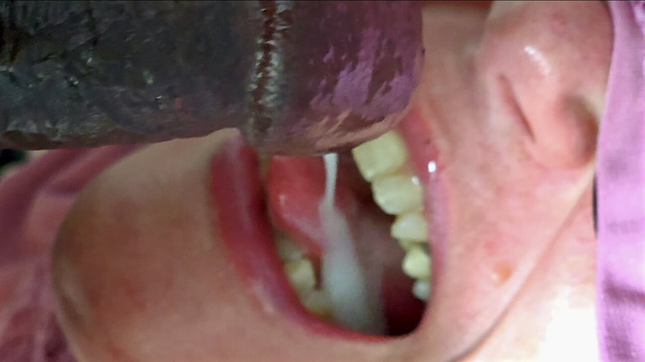 Munkavle medan du sväljer sperma - Svart kuk runkar av massor av sperma i munnen, fet bbw ssbbw suger och dränerar spermier belastning