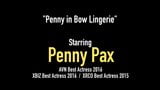 Горячая огненная промежность Penny Pax трахает дилдо ее хорошенькую розовую киску! snapshot 1