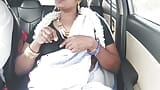 E -2, P-4, voyage romantique en voiture, dirty talk telugu. Tatie indienne sexy en sari avec son beau-fils snapshot 5