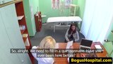Busty les hasta parmak hemşire sırasında sınav snapshot 4
