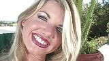 Vicky Vette bekommt eine Doppelpenetration mit Dildos snapshot 3