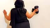 Servitoare musulmană adolescentă de 18 ani într-un burka snapshot 8