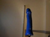 Cavalcando il mio grosso dildo blu snapshot 10