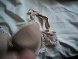 Reggiseno saccheggiato con un grande carico (34b cliente milf caldo) snapshot 6