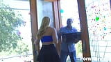 Rubia sexy Aj Applegate besa a un semental negro y follada snapshot 2