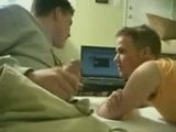 Cugini Gay guardano un film porno. snapshot 2