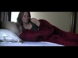 Милфу трахнули в ее бритую киску со спермой на живот в любительском видео snapshot 1