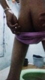 Come sono le mie nuove mutandine rosa? Sono un piccolo ragazzo dello Sri Lanka snapshot 10