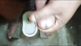 Бенгальская паренек играет со своим пенисом в туалете в полночь snapshot 1