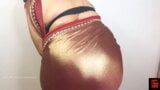 Sexy indická milfka v sexy sárí ukazuje své křivky snapshot 9