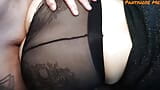 Une MILF brune coquine en collants noirs se fait baiser brutalement par un adolescent snapshot 7