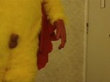 Gros plan, masturbation en costume de poulet snapshot 1