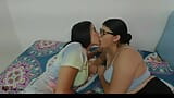 Que hermoso coño hermanastra, metere mi lengua en e - Porno en Español snapshot 1