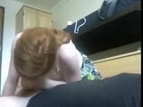 Une rousse suce une bite devant la webcam snapshot 8