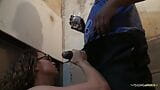 Bbc handyman arregla los problemas de su casa y se folla el apretado coño snapshot 2