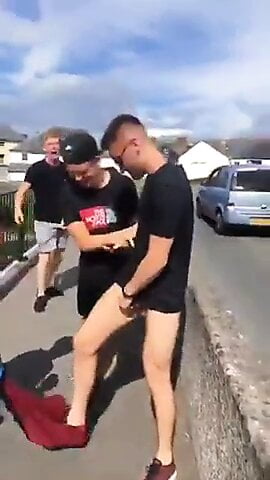L am dezbracat pe Tudor la pula goala
