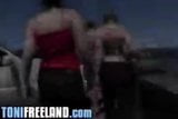 Toni Freeland - sex în trei lesbian în aer liber snapshot 1