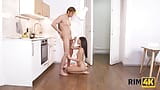 RIM4K. Househusband récompensée par un anulingus et du sexe par une femme sexy snapshot 6