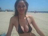 Lisa in einem Tanga am Strand! snapshot 4