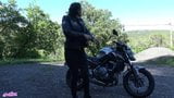 Me chorreo en mi motocicleta snapshot 4