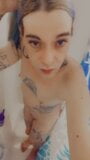 Wunderschönes Mädchen nackt unter der Dusche snapshot 13