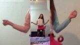Nikki dansar i sin rosa kjol snapshot 2