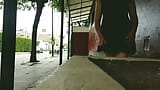 Sesso in una casa abbandonata mostrando la figa al supermercato e in strada a curiosi snapshot 17